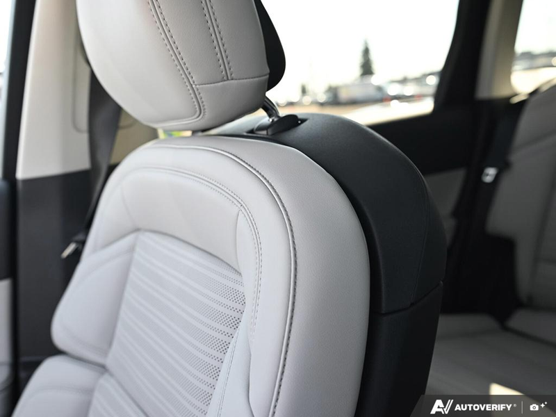 NEW 2026 Lincoln Nautilus Reserve Hybrid - White Platinum Metallic Tri-coat Exterior / MEDIUM LIGHT SPACE GRAY, PREMIUM LEATHER-TRIMMED HEAT/VENT CAPTA Interior - $84,258 - Stock #E61032 - VIN 5LMPJ8K43TJ066799 - Photo 23