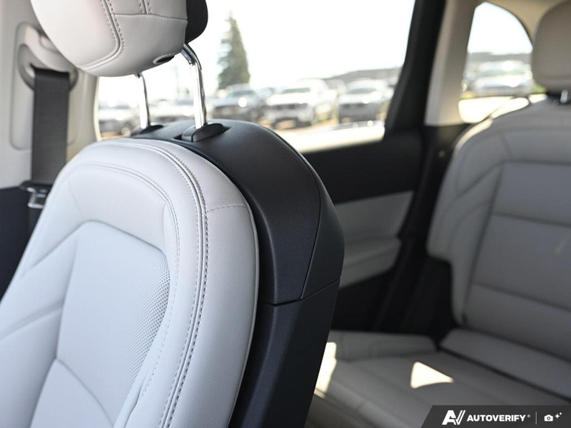 DEMO 2026 Lincoln Nautilus Premiere - Silver Radiance Exterior / MEDIUM LIGHT SPACE GRAY, LINCOLN SOFT TOUCH HEATED FRONT CAPTAIN Interior - $53,884 - Stock #E60739 - VIN 5LMPJ8JA1TJ051743 - Photo 23