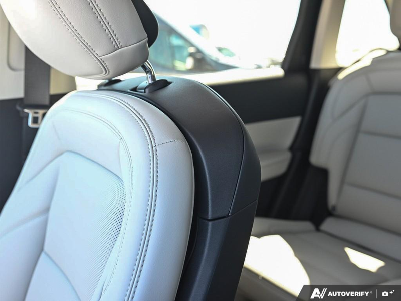 NEW 2026 Lincoln Nautilus Premiere - White Platinum Metallic Tri-coat Exterior / MEDIUM LIGHT SPACE GRAY, LINCOLN SOFT TOUCH HEATED FRONT CAPTAIN Interior - $58,409 - Stock #E60623 - VIN 5LMPJ8JA1TJ046803 - Photo 23