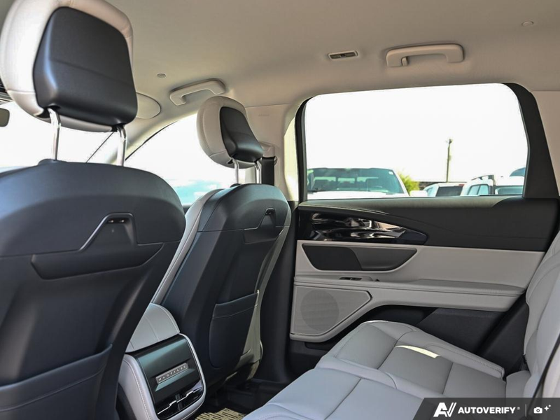 NEW 2026 Lincoln Nautilus Premiere - White Platinum Metallic Tri-coat Exterior / MEDIUM LIGHT SPACE GRAY, LINCOLN SOFT TOUCH HEATED FRONT CAPTAIN Interior - $62,238 - Stock #E60827 - VIN 5LMPJ8JA0TJ057047 - Photo 24
