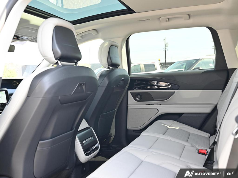 NEW 2026 Lincoln Nautilus Reserve Hybrid - White Platinum Metallic Tri-coat Exterior / MEDIUM LIGHT SPACE GRAY, PREM LTHR-TRIMMED HTD/VENTILATED CAPTAI Interior - $77,796 - Stock #E61037 - VIN 5LMPJ8K47TJ065929 - Photo 24