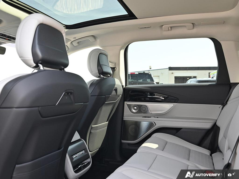 NEW 2026 Lincoln Nautilus Reserve Hybrid - White Platinum Metallic Tri-coat Exterior / MEDIUM LIGHT SPACE GRAY, PREMIUM LEATHER-TRIMMED HEAT/VENT CAPTA Interior - $84,258 - Stock #E61032 - VIN 5LMPJ8K43TJ066799 - Photo 24
