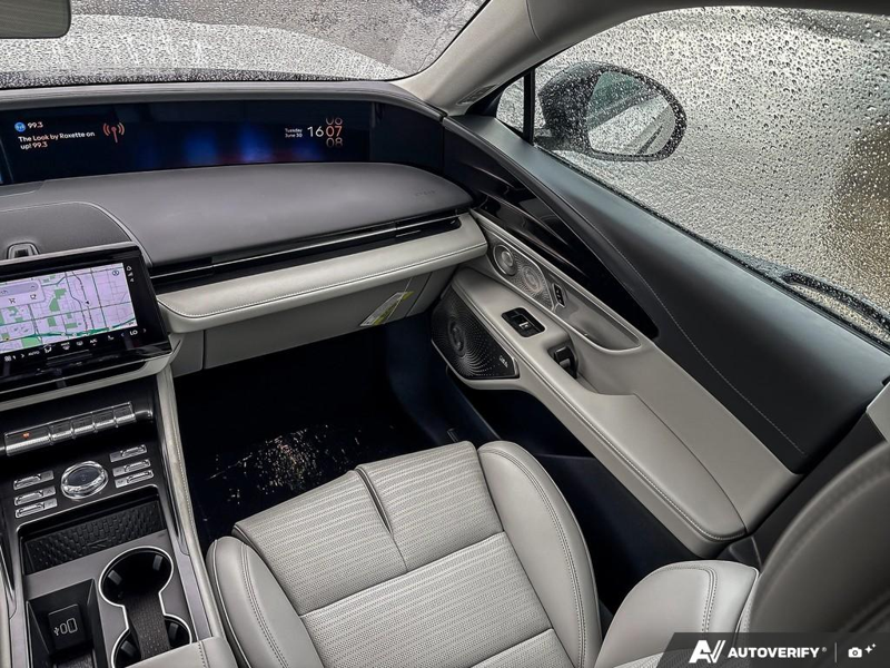 NEW 2026 Lincoln Nautilus Reserve - White Platinum Metallic Tri-coat Exterior / SPACE GRAY LEATHER Interior - $80,659 - Stock #E60483 - VIN 5LMPJ8KA8TJ039152 - Photo 25