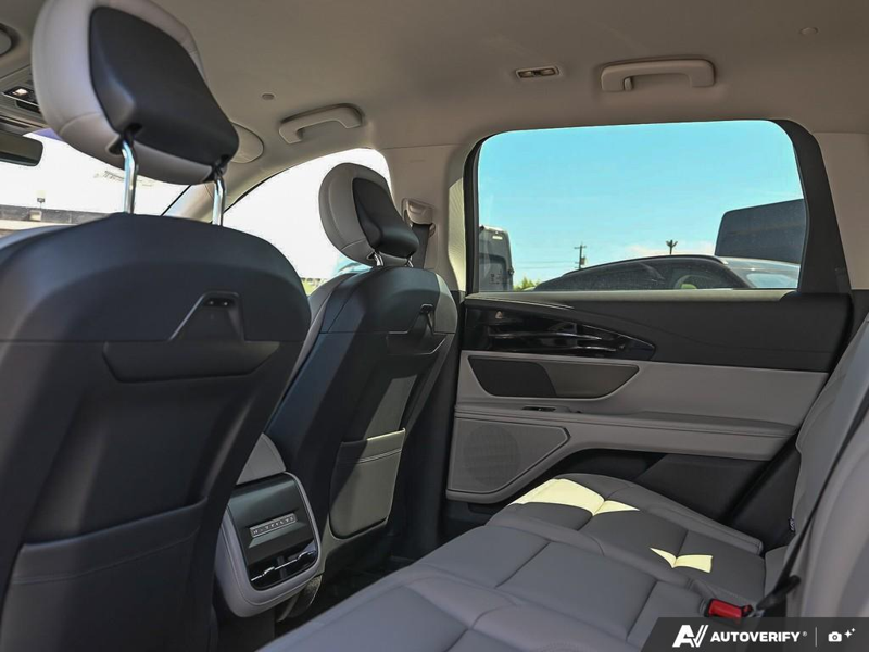 NEW 2026 Lincoln Nautilus Premiere - White Platinum Metallic Tri-coat Exterior / MEDIUM LIGHT SPACE GRAY, LINCOLN SOFT TOUCH HEATED FRONT CAPTAIN Interior - $58,409 - Stock #E60623 - VIN 5LMPJ8JA1TJ046803 - Photo 24