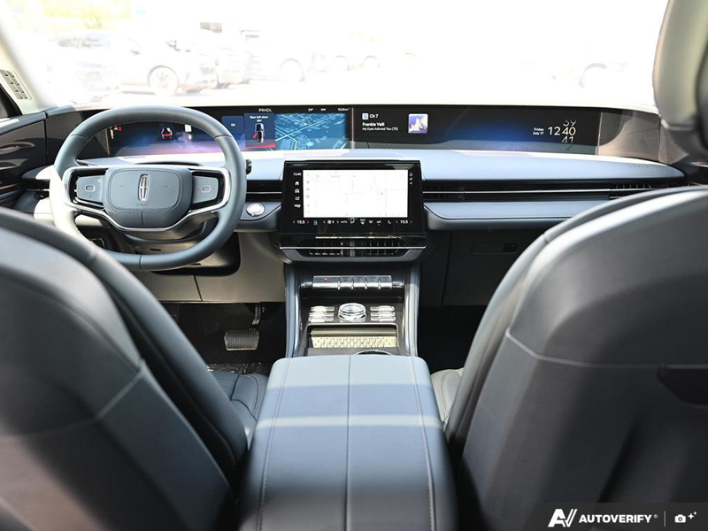 NEW 2026 Lincoln Nautilus Reserve - Infinite Black Metallic Exterior / BLACK ONYX/GREY PREM LEATHER SEATS Interior - $73,508 - Stock #E60822 - VIN 5LMPJ8KA9TJ059345 - Photo 25