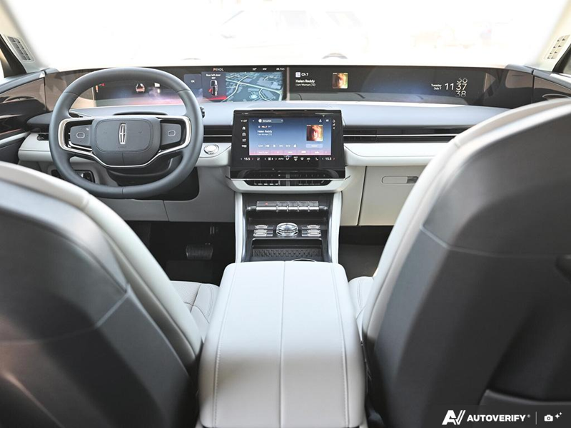 DEMO 2026 Lincoln Nautilus Premiere - Silver Radiance Exterior / MEDIUM LIGHT SPACE GRAY, LINCOLN SOFT TOUCH HEATED FRONT CAPTAIN Interior - $53,884 - Stock #E60739 - VIN 5LMPJ8JA1TJ051743 - Photo 25
