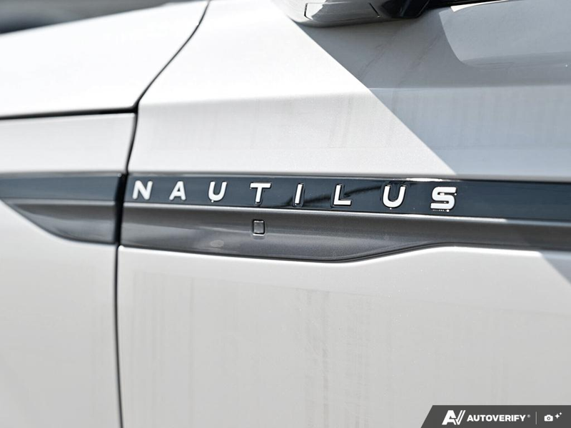 NEW 2026 Lincoln Nautilus Reserve Hybrid - White Platinum Metallic Tri-coat Exterior / MEDIUM LIGHT SPACE GRAY, PREM LTHR-TRIMMED HTD/VENTILATED CAPTAI Interior - $77,796 - Stock #E61037 - VIN 5LMPJ8K47TJ065929 - Photo 26