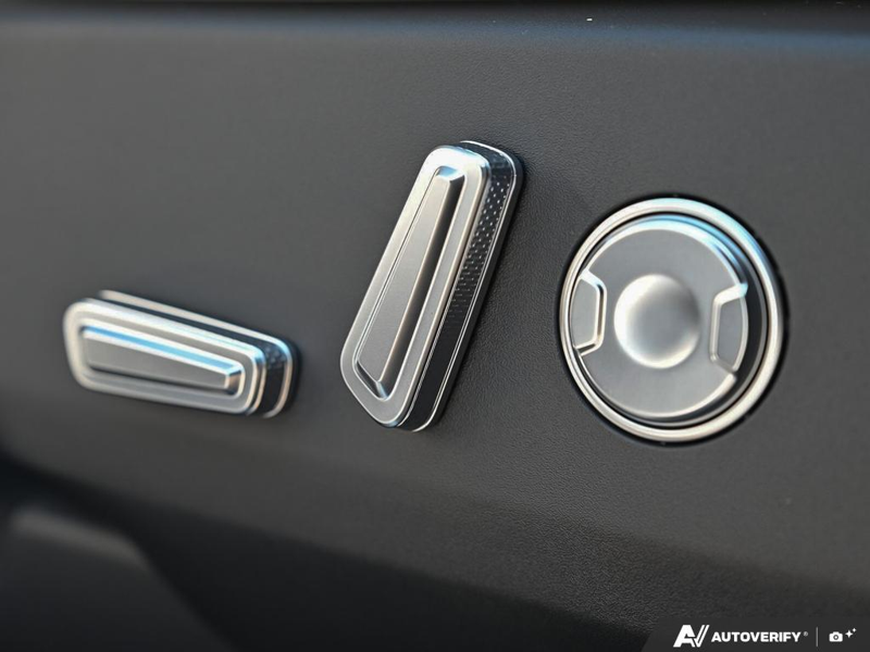 NEW 2026 Lincoln Nautilus Premiere - White Platinum Metallic Tri-coat Exterior / MEDIUM LIGHT SPACE GRAY, LINCOLN SOFT TOUCH HEATED FRONT CAPTAIN Interior - $62,238 - Stock #E60827 - VIN 5LMPJ8JA0TJ057047 - Photo 27
