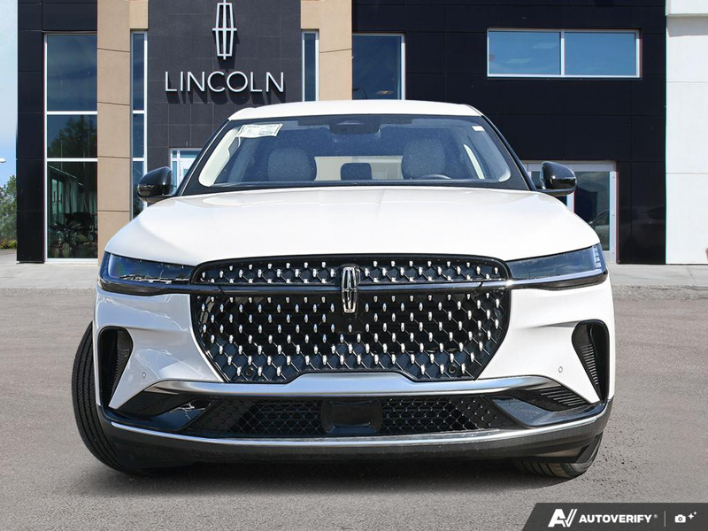 NEW 2026 Lincoln Nautilus Premiere - White Platinum Metallic Tri-coat Exterior / MEDIUM LIGHT SPACE GRAY, LINCOLN SOFT TOUCH HEATED FRONT CAPTAIN Interior - $58,409 - Stock #E60623 - VIN 5LMPJ8JA1TJ046803 - Photo 2