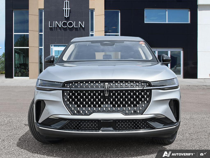 NEW 2026 Lincoln Nautilus Premiere - Silver Radiance Exterior / ONYX BLACK, LINCOLN SOFT TOUCH HEATED FRONT CAPTAIN'S CHAIRS Interior - $61,415 - Stock #E60828 - VIN 5LMPJ8JA8TJ059046 - Photo 2