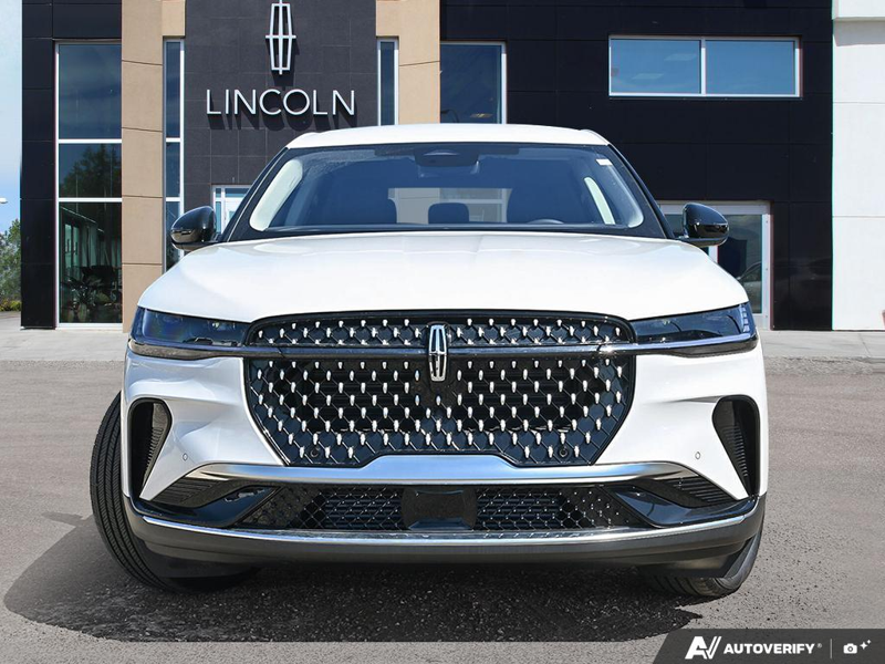 NEW 2026 Lincoln Nautilus Premiere - White Platinum Metallic Tri-coat Exterior / ONYX BLACK, LINCOLN SOFT TOUCH HEATED FRONT CAPTAIN'S CHAIRS Interior - $58,409 - Stock #E60478 - VIN 5LMPJ8JA0TJ038837 - Photo 2