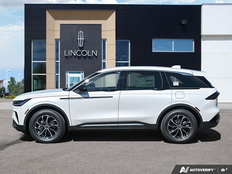 NEW 2026 Lincoln Nautilus Premiere - White Platinum Metallic Tri-coat Exterior / MEDIUM LIGHT SPACE GRAY, LINCOLN SOFT TOUCH HEATED FRONT CAPTAIN Interior - $58,409 - Stock #E60623 - VIN 5LMPJ8JA1TJ046803 - Photo 3