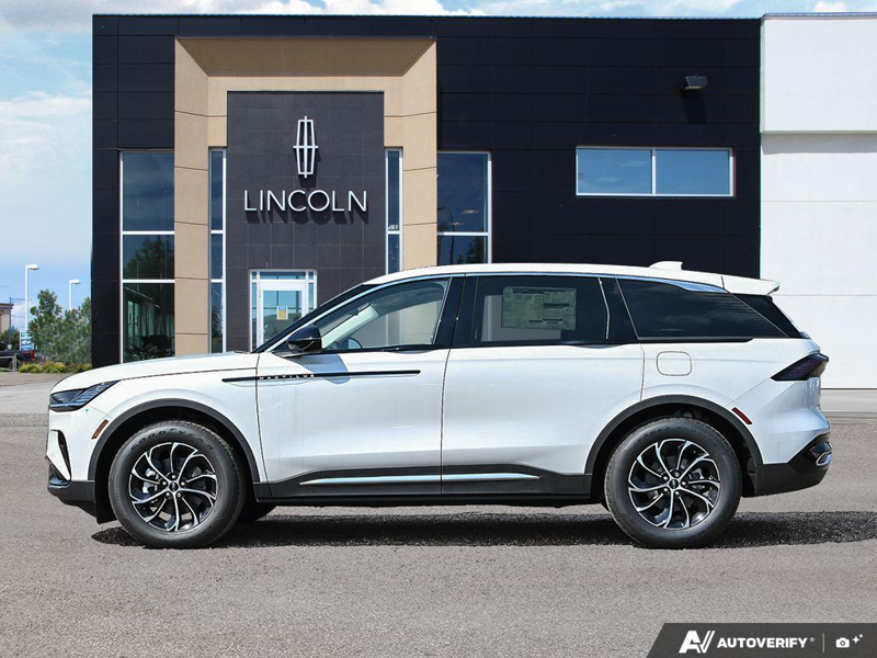 NEW 2026 Lincoln Nautilus Premiere - White Platinum Metallic Tri-coat Exterior / MEDIUM LIGHT SPACE GRAY, LINCOLN SOFT TOUCH HEATED FRONT CAPTAIN Interior - $62,238 - Stock #E60827 - VIN 5LMPJ8JA0TJ057047 - Photo 3