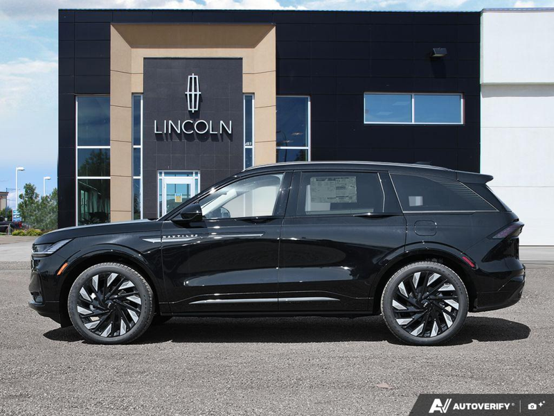 NEW 2026 Lincoln Nautilus Reserve - Infinite Black Metallic Exterior / BLACK ONYX/GREY PREM LEATHER SEATS Interior - $73,508 - Stock #E60822 - VIN 5LMPJ8KA9TJ059345 - Photo 3