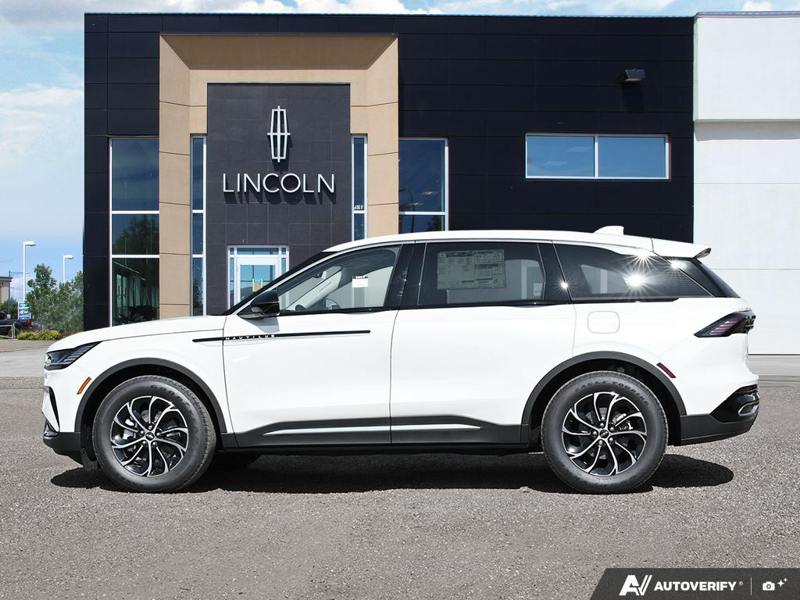 NEW 2026 Lincoln Nautilus Premiere - White Platinum Metallic Tri-coat Exterior / MEDIUM LIGHT SPACE GRAY, LINCOLN SOFT TOUCH HEATED FRONT CAPTAIN Interior - $66,048 - Stock #E60816 - VIN 5LMPJ8JA1TJ058367 - Photo 3