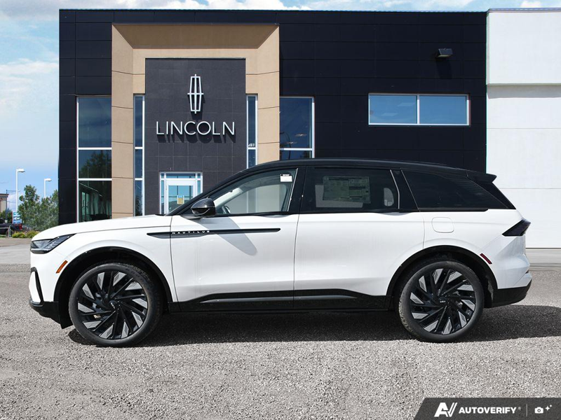 NEW 2026 Lincoln Nautilus Reserve Hybrid - White Platinum Metallic Tri-coat Exterior / MEDIUM LIGHT SPACE GRAY, PREM LTHR-TRIMMED HTD/VENTILATED CAPTAI Interior - $77,796 - Stock #E61037 - VIN 5LMPJ8K47TJ065929 - Photo 3
