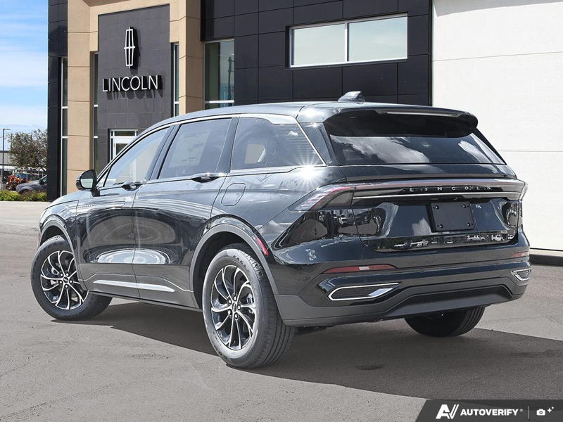 NEW 2026 Lincoln Nautilus Premiere - Infinite Black Metallic Exterior / MEDIUM LIGHT SPACE GRAY, LINCOLN SOFT TOUCH HEATED FRONT CAPTAIN Interior - $62,334 - Stock #E60737 - VIN 5LMPJ8JA4TJ049694 - Photo 4