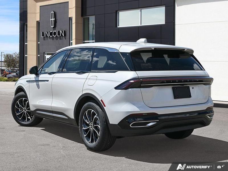 NEW 2026 Lincoln Nautilus Premiere - White Platinum Metallic Tri-coat Exterior / MEDIUM LIGHT SPACE GRAY, LINCOLN SOFT TOUCH HEATED FRONT CAPTAIN Interior - $60,434 - Stock #E60728 - VIN 5LMPJ8JA0TJ050664 - Photo 4