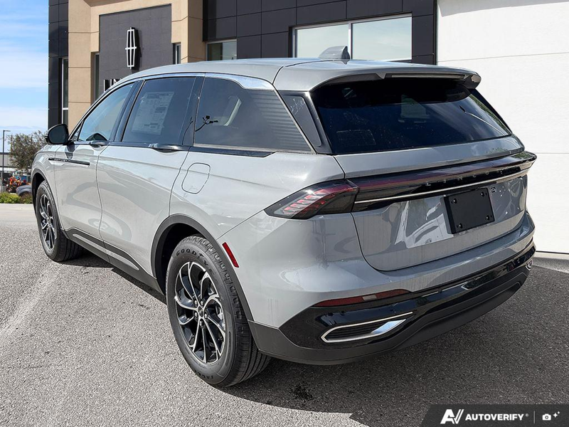 NEW 2026 Lincoln Nautilus Premiere - Gray Matter Met Cc Exterior / ONYX BLACK, LINCOLN SOFT TOUCH HEATED FRONT CAPTAIN'S CHAIRS Interior - $63,284 - Stock #E60741 - VIN 5LMPJ8JA5TJ052054 - Photo 4
