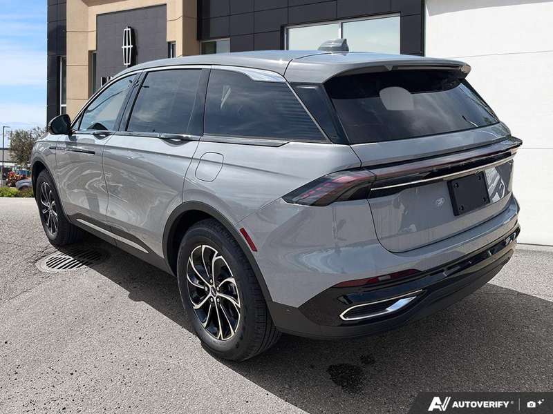 NEW 2026 Lincoln Nautilus Premiere - Gray Matter Met Cc Exterior / MEDIUM LIGHT SPACE GRAY, LINCOLN SOFT TOUCH HEATED FRONT CAPTAIN Interior - $63,284 - Stock #E60742 - VIN 5LMPJ8JA0TJ052124 - Photo 4