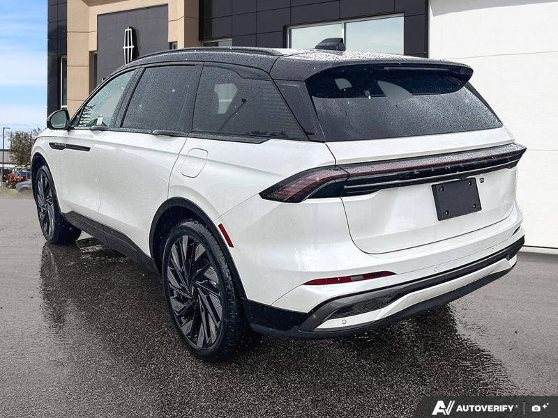 NEW 2026 Lincoln Nautilus Reserve - White Platinum Metallic Tri-coat Exterior / SPACE GRAY LEATHER Interior - $80,659 - Stock #E60483 - VIN 5LMPJ8KA8TJ039152 - Photo 4