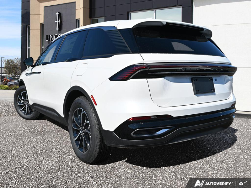 DEMO 2026 Lincoln Nautilus Premiere - White Platinum Metallic Tri-coat Exterior / ONYX BLACK, LINCOLN SOFT TOUCH HEATED FRONT CAPTAIN'S CHAIRS Interior - $60,284 - Stock #E60743 - VIN 5LMPJ8JA2TJ053162 - Photo 4