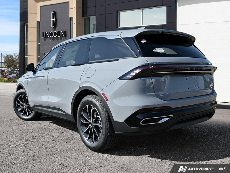 NEW 2026 Lincoln Nautilus Premiere - Gray Matter Met Cc Exterior / ONYX BLACK, LINCOLN SOFT TOUCH HEATED FRONT CAPTAIN'S CHAIRS Interior - $62,238 - Stock #E60829 - VIN 5LMPJ8JA8TJ059953 - Photo 4