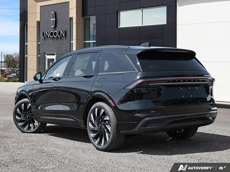 NEW 2026 Lincoln Nautilus Reserve - Infinite Black Metallic Exterior / BLACK ONYX/GREY PREM LEATHER SEATS Interior - $73,508 - Stock #E60822 - VIN 5LMPJ8KA9TJ059345 - Photo 4