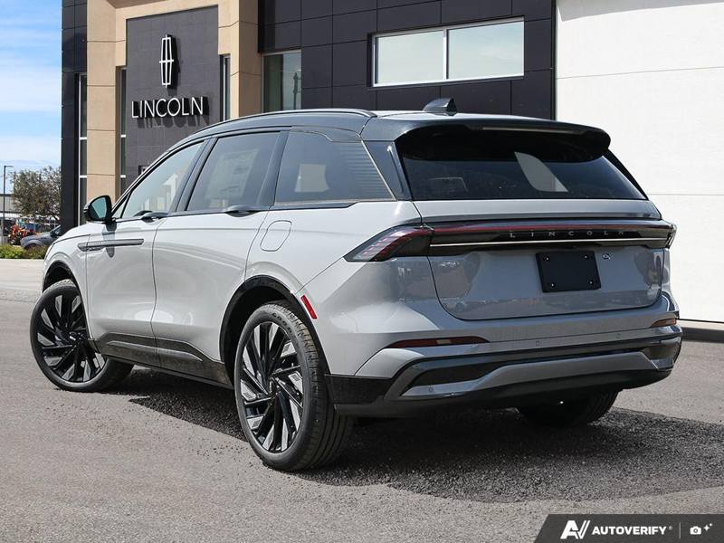 NEW 2026 Lincoln Nautilus Reserve - Gray Matter Met Cc Exterior / HOT CHOCOLATE, PREMIUM LEATHER-TRIMMED Interior - $79,094 - Stock #E60818 - VIN 5LMPJ8KA9TJ057594 - Photo 4