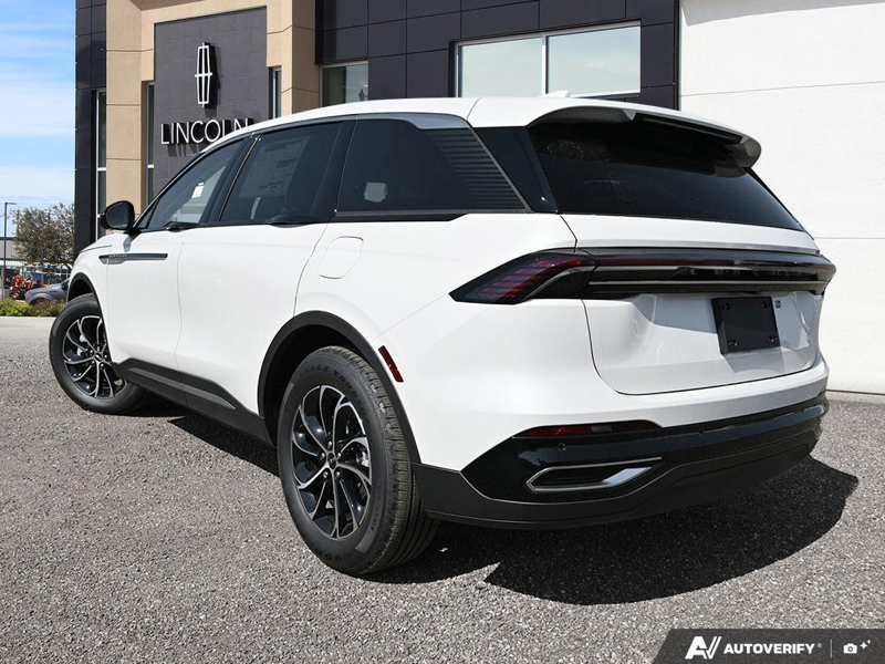 NEW 2026 Lincoln Nautilus Premiere - White Platinum Metallic Tri-coat Exterior / MEDIUM LIGHT SPACE GRAY, LINCOLN SOFT TOUCH HEATED FRONT CAPTAIN Interior - $66,048 - Stock #E60816 - VIN 5LMPJ8JA1TJ058367 - Photo 4