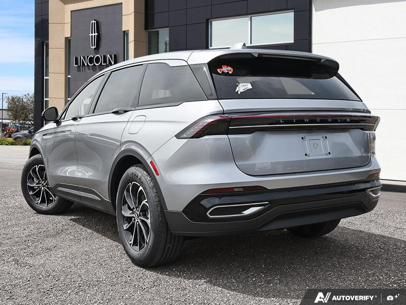 NEW 2026 Lincoln Nautilus Premiere - Silver Radiance Exterior / ONYX BLACK, LINCOLN SOFT TOUCH HEATED FRONT CAPTAIN'S CHAIRS Interior - $61,415 - Stock #E60828 - VIN 5LMPJ8JA8TJ059046 - Photo 4