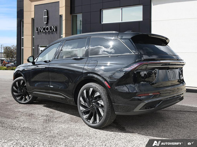 NEW 2026 Lincoln Nautilus Reserve Hybrid - Infinite Black Metallic Clearcoat Exterior / BLACK OYNX, PREMIUM LEATHER-TRIMMED HEAT/VENT CAPTAIN'S CHAIRS Interior - $83,586 - Stock #E61027 - VIN 5LMPJ8K47TJ064652 - Photo 4