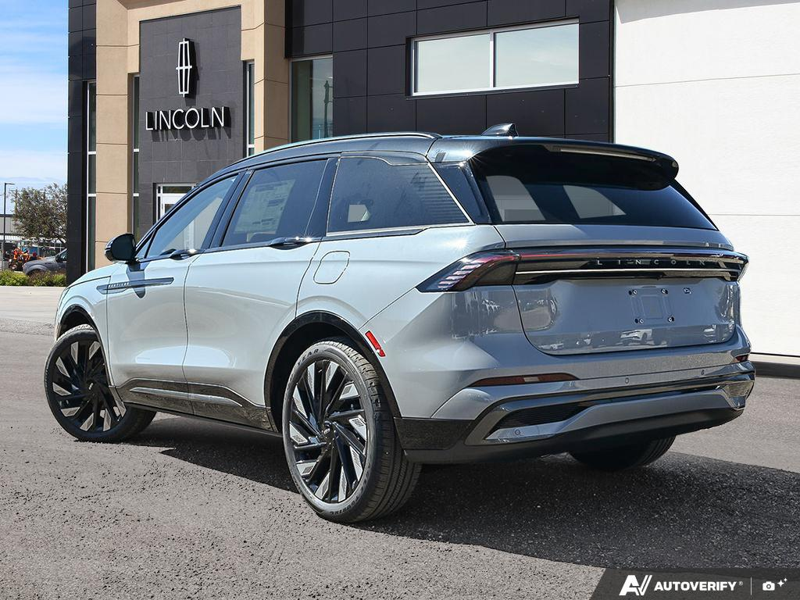 NEW 2026 Lincoln Nautilus Reserve Hybrid - Grey Matter Metallic Clearcoat Exterior / BLACK OYNX, PREMIUM LEATHER-TRIMMED HEAT/VENT CAPTAIN'S CHAIRS Interior - $84,409 - Stock #E61030 - VIN 5LMPJ8K49TJ065690 - Photo 4