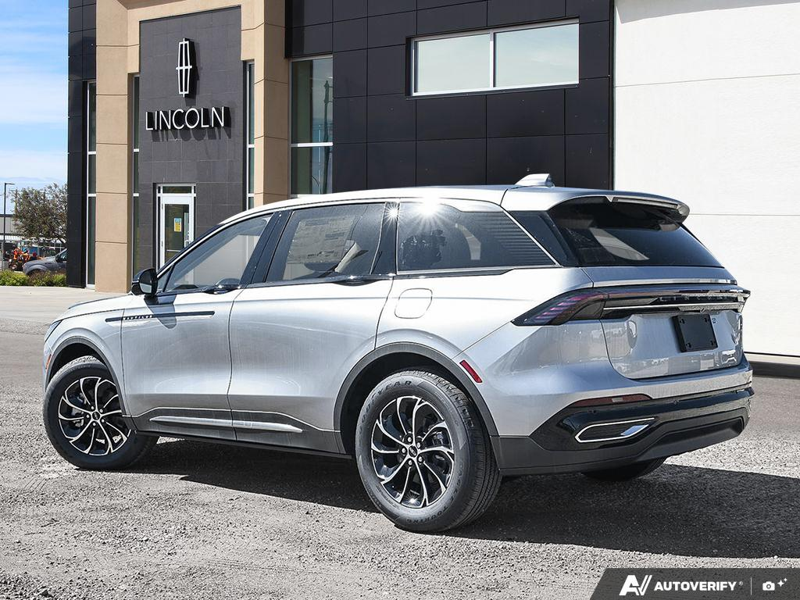 NEW 2026 Lincoln Nautilus Premiere - Silver Radiance Exterior / ONYX BLACK, LINCOLN SOFT TOUCH HEATED FRONT CAPTAIN'S CHAIRS Interior - $65,225 - Stock #E60809 - VIN 5LMPJ8JA9TJ057225 - Photo 4