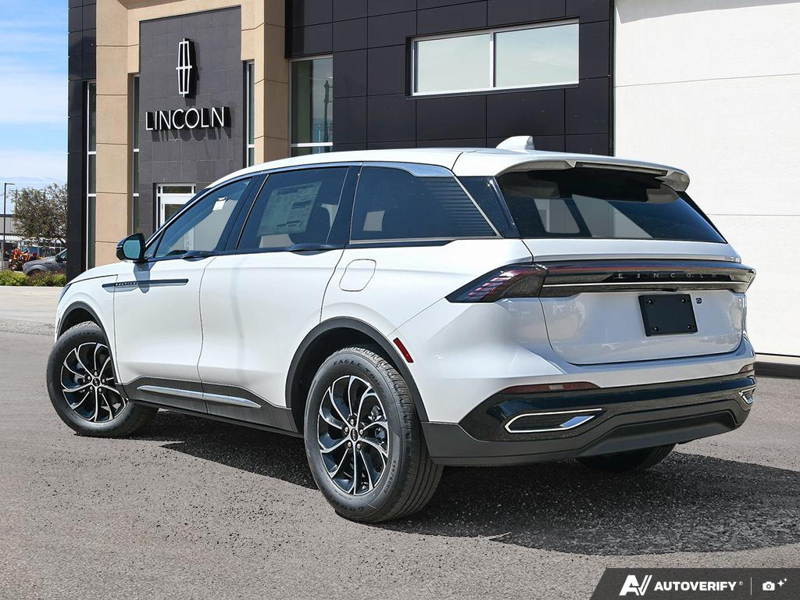 NEW 2026 Lincoln Nautilus Premiere - White Platinum Metallic Tri-coat Exterior / ONYX BLACK, LINCOLN SOFT TOUCH HEATED FRONT CAPTAIN'S CHAIRS Interior - $58,409 - Stock #E60478 - VIN 5LMPJ8JA0TJ038837 - Photo 4