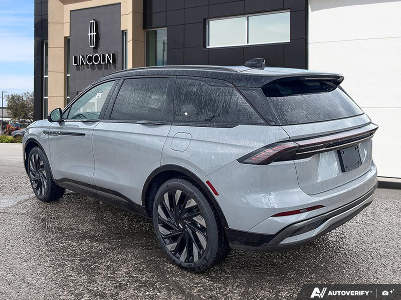 NEW 2026 Lincoln Nautilus Reserve - Gray Matter Met Cc Exterior / BLACK ONYX/GREY PREM LEATHER SEATS Interior - $69,409 - Stock #E60618 - VIN 5LMPJ8KA1TJ046752 - Photo 4
