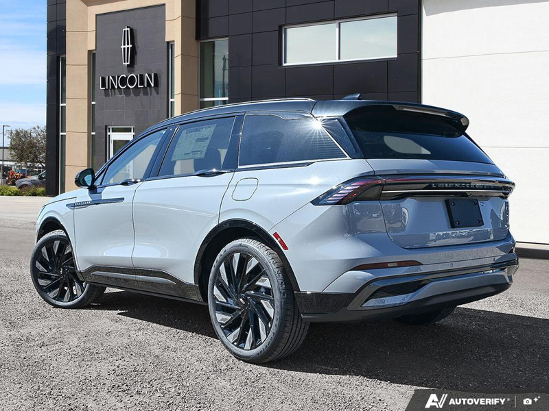 NEW 2026 Lincoln Nautilus Reserve - Gray Matter Met Cc Exterior / MEDIUM LIGHT SPACE GRAY, PREM LTHR-TRIMMED HTD/VENTILATED CAPTAI Interior - $69,409 - Stock #E60826 - VIN 5LMPJ8KA3TJ058188 - Photo 4