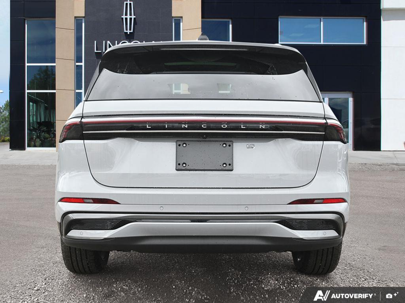 NEW 2026 Lincoln Nautilus Reserve - Gray Matter Met Cc Exterior / BLACK ONYX/GREY PREM LEATHER SEATS Interior - $85,409 - Stock #E60487 - VIN 5LMPJ8KA0TJ045057 - Photo 5