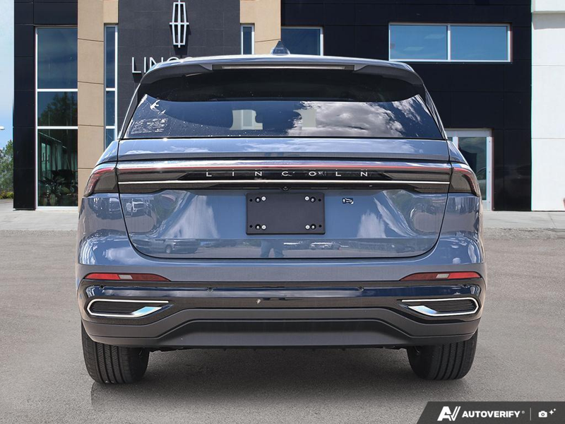 NEW 2026 Lincoln Nautilus Premiere - Whisper Blue Metallic Clearcoat Exterior / ONYX BLACK, LINCOLN SOFT TOUCH HEATED FRONT CAPTAIN'S CHAIRS Interior - $67,184 - Stock #E60726 - VIN 5LMPJ8JA9TJ049688 - Photo 5