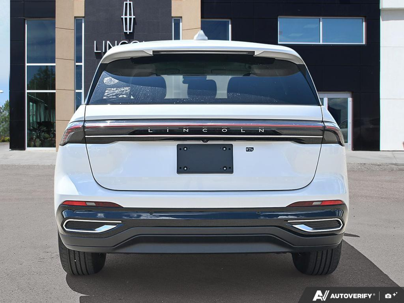 NEW 2026 Lincoln Nautilus Premiere - White Platinum Metallic Tri-coat Exterior / MEDIUM LIGHT SPACE GRAY, LINCOLN SOFT TOUCH HEATED FRONT CAPTAIN Interior - $60,434 - Stock #E60728 - VIN 5LMPJ8JA0TJ050664 - Photo 5