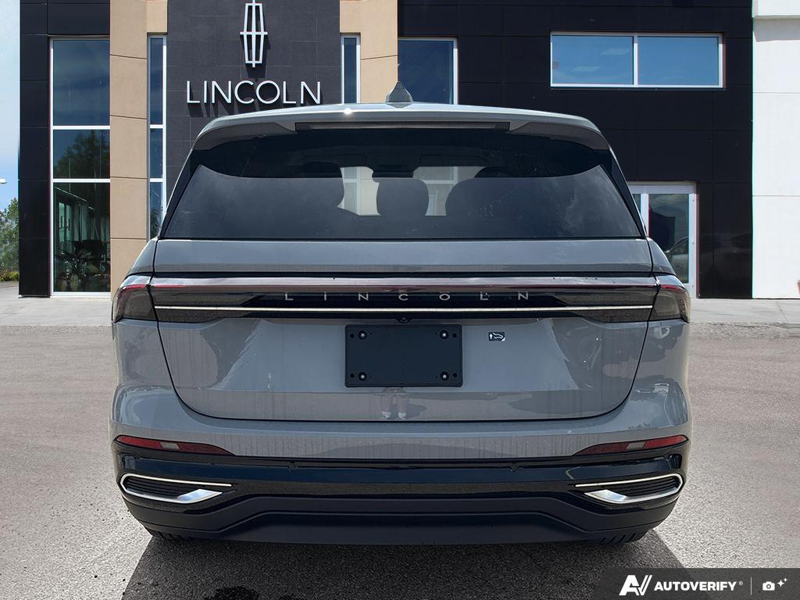 NEW 2026 Lincoln Nautilus Premiere - Gray Matter Met Cc Exterior / MEDIUM LIGHT SPACE GRAY, LINCOLN SOFT TOUCH HEATED FRONT CAPTAIN Interior - $63,284 - Stock #E60742 - VIN 5LMPJ8JA0TJ052124 - Photo 5
