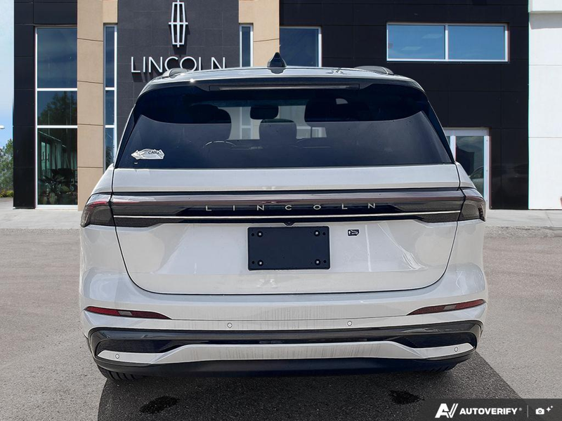 NEW 2026 Lincoln Nautilus Reserve - White Platinum Metallic Tri-coat Exterior / SPACE GRAY LEATHER Interior - $79,093 - Stock #E60484 - VIN 5LMPJ8KA6TJ040073 - Photo 5