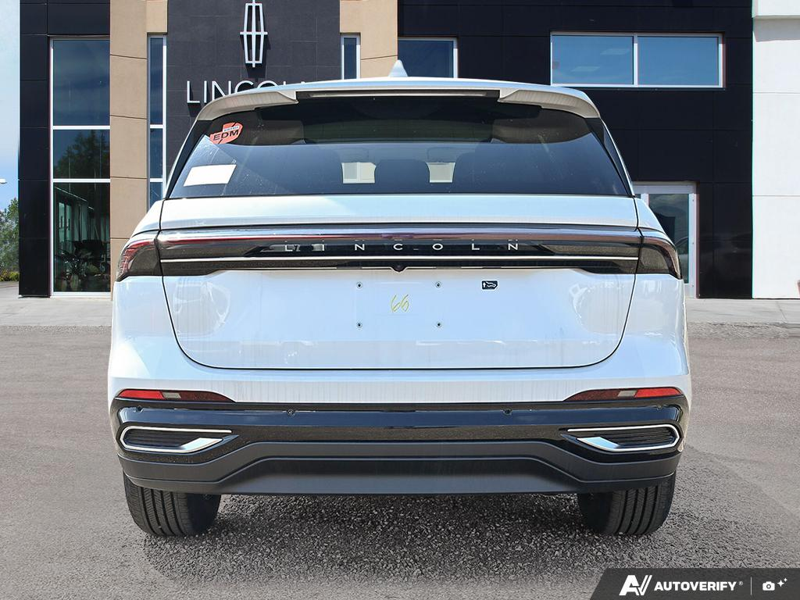 NEW 2026 Lincoln Nautilus Premiere - White Platinum Metallic Tri-coat Exterior / MEDIUM LIGHT SPACE GRAY, LINCOLN SOFT TOUCH HEATED FRONT CAPTAIN Interior - $62,238 - Stock #E60827 - VIN 5LMPJ8JA0TJ057047 - Photo 5