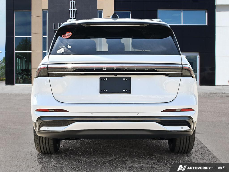NEW 2026 Lincoln Nautilus Reserve - White Platinum Metallic Tri-coat Exterior / HOT CHOCOLATE, PREMIUM LEATHER-TRIMMED Interior - $79,094 - Stock #E60814 - VIN 5LMPJ8KA6TJ058251 - Photo 5