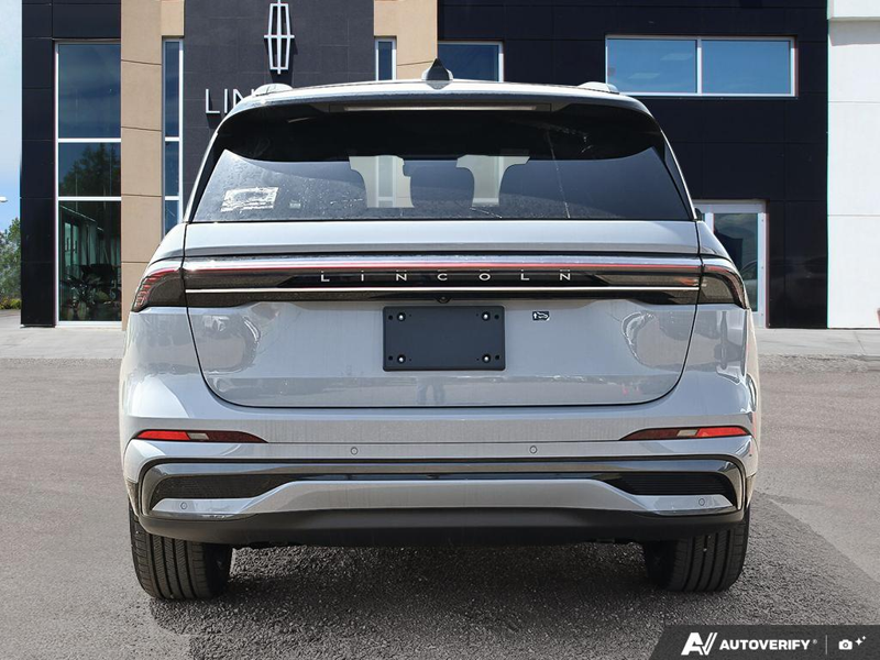NEW 2026 Lincoln Nautilus Reserve - Gray Matter Met Cc Exterior / HOT CHOCOLATE, PREMIUM LEATHER-TRIMMED Interior - $79,094 - Stock #E60818 - VIN 5LMPJ8KA9TJ057594 - Photo 5