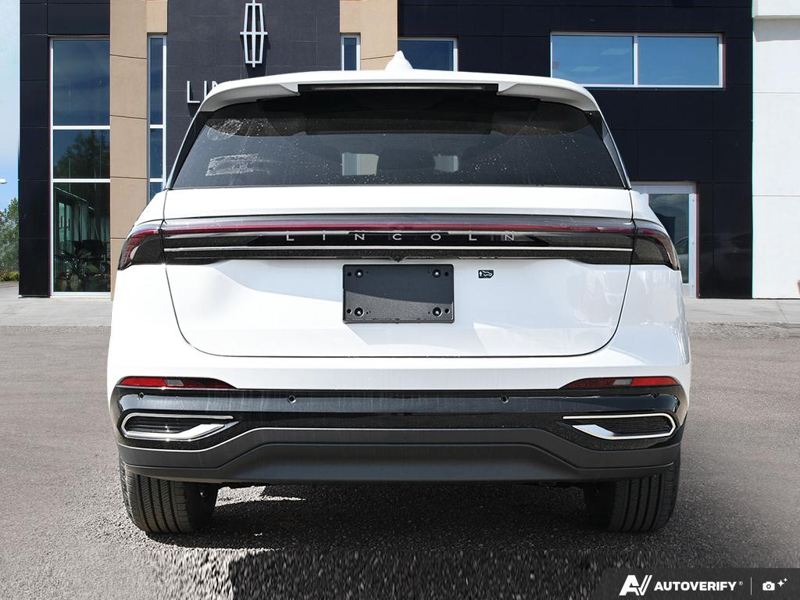 NEW 2026 Lincoln Nautilus Premiere - White Platinum Metallic Tri-coat Exterior / MEDIUM LIGHT SPACE GRAY, LINCOLN SOFT TOUCH HEATED FRONT CAPTAIN Interior - $66,048 - Stock #E60816 - VIN 5LMPJ8JA1TJ058367 - Photo 5