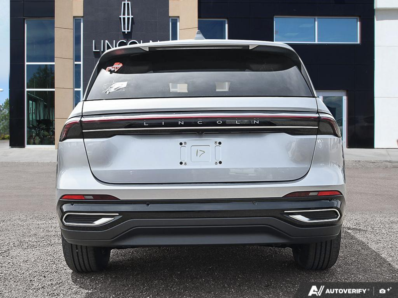 NEW 2026 Lincoln Nautilus Premiere - Silver Radiance Exterior / ONYX BLACK, LINCOLN SOFT TOUCH HEATED FRONT CAPTAIN'S CHAIRS Interior - $61,415 - Stock #E60828 - VIN 5LMPJ8JA8TJ059046 - Photo 5