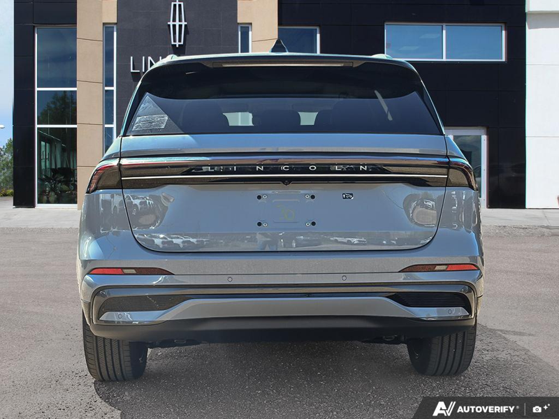 NEW 2026 Lincoln Nautilus Reserve Hybrid - Grey Matter Metallic Clearcoat Exterior / BLACK OYNX, PREMIUM LEATHER-TRIMMED HEAT/VENT CAPTAIN'S CHAIRS Interior - $84,409 - Stock #E61030 - VIN 5LMPJ8K49TJ065690 - Photo 5