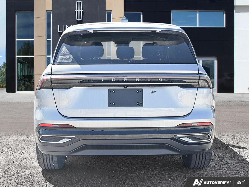 NEW 2026 Lincoln Nautilus Premiere - Silver Radiance Exterior / ONYX BLACK, LINCOLN SOFT TOUCH HEATED FRONT CAPTAIN'S CHAIRS Interior - $65,225 - Stock #E60809 - VIN 5LMPJ8JA9TJ057225 - Photo 5