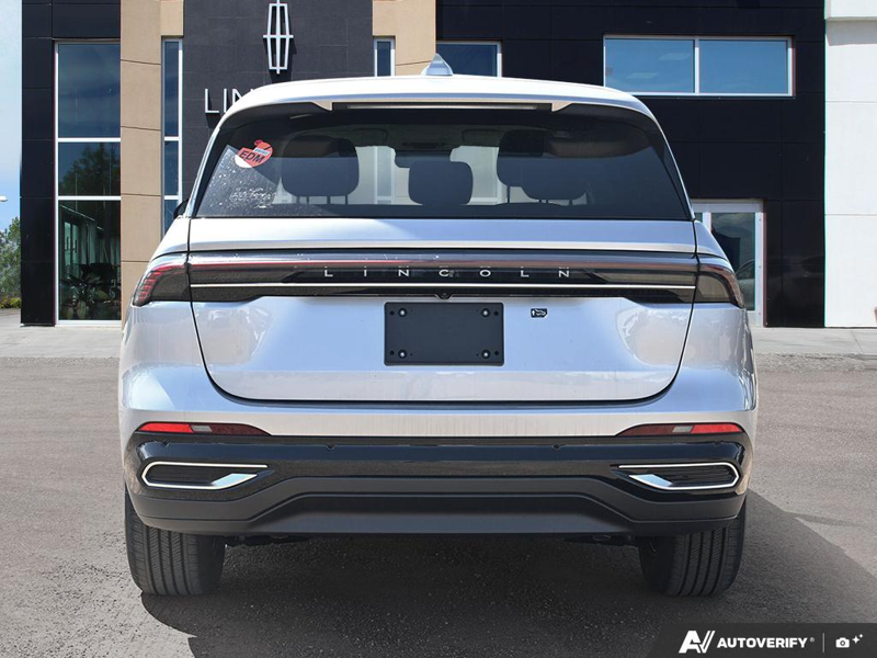 DEMO 2026 Lincoln Nautilus Premiere - Silver Radiance Exterior / MEDIUM LIGHT SPACE GRAY, LINCOLN SOFT TOUCH HEATED FRONT CAPTAIN Interior - $53,884 - Stock #E60739 - VIN 5LMPJ8JA1TJ051743 - Photo 5